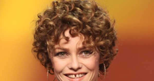 Vanessa Paradis Curly Hairstyle Get A Better Look At Her New Do